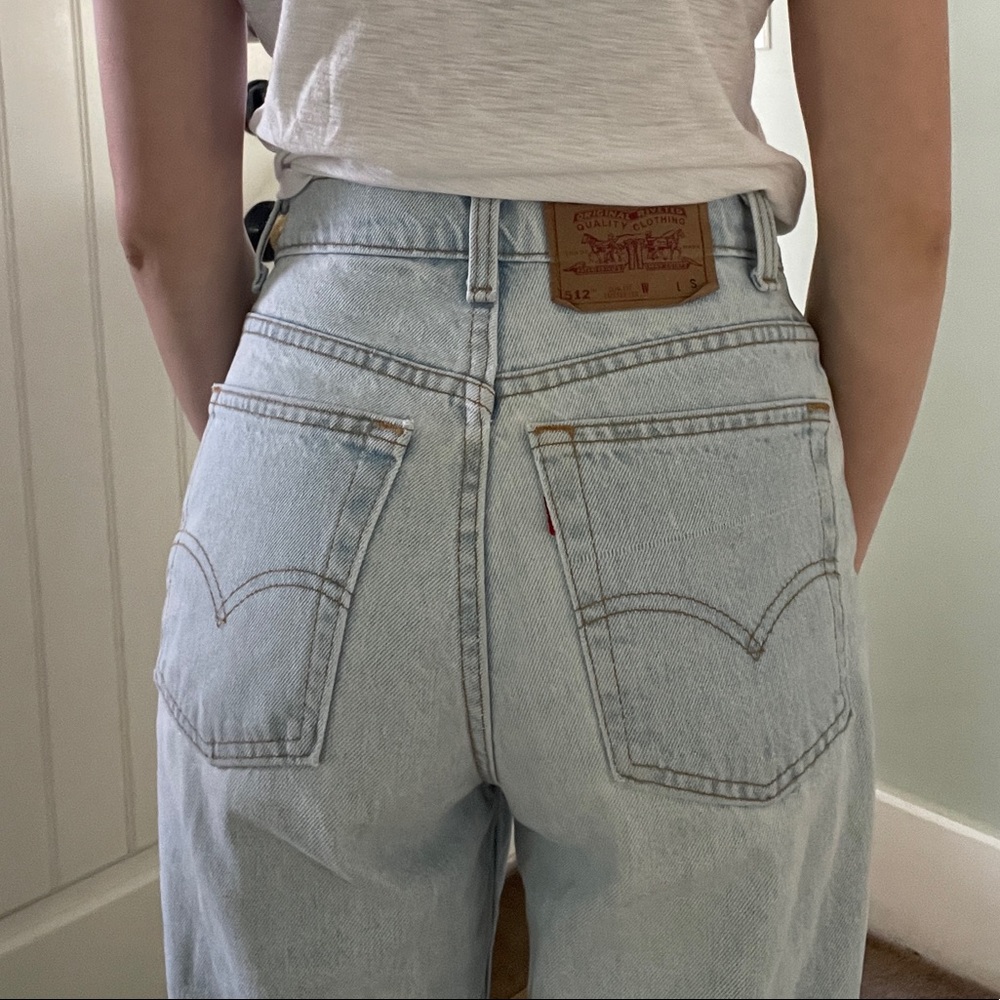 VINTAGE Levi’s 512 Slim Fit Tapered Leg Light Wash Jean